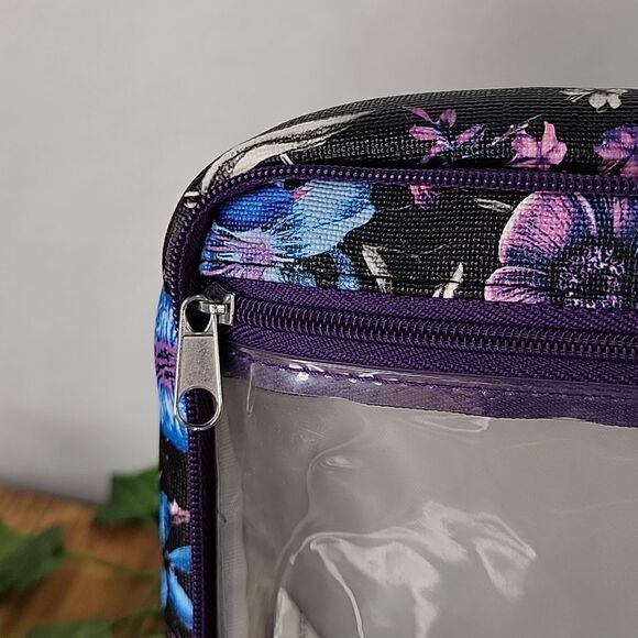 Kenneth Cole. Reaction. Travel Bag. Floral. EUC - Picture 7 of 10